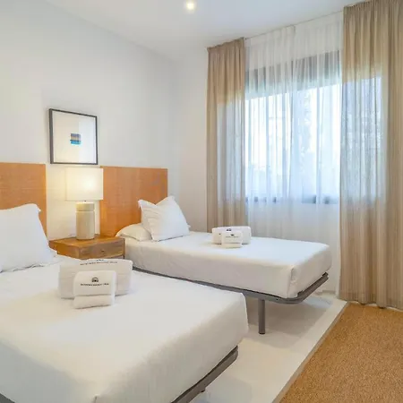 Amazing In With 2 Bedrooms, Wifi And Swimming Pool