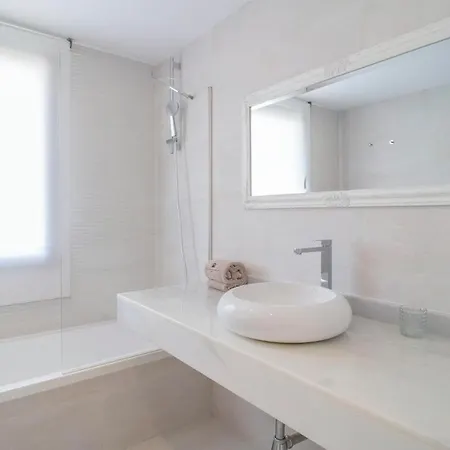 Daire Amazing In With 2 Bedrooms, Wifi And Swimming Pool